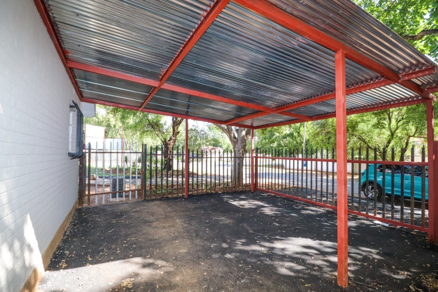 To Let 4 Bedroom Property for Rent in Flamwood North West